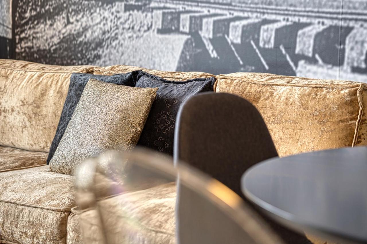 Goldfinger + Suites Lana Ngoại thất bức ảnh