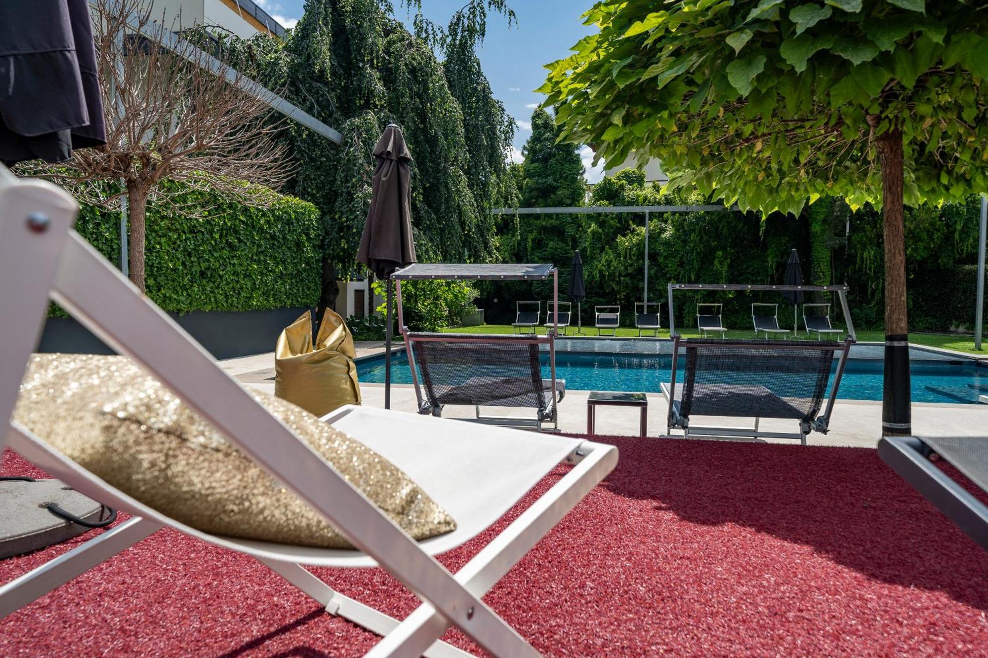 Goldfinger + Suites Lana Ngoại thất bức ảnh