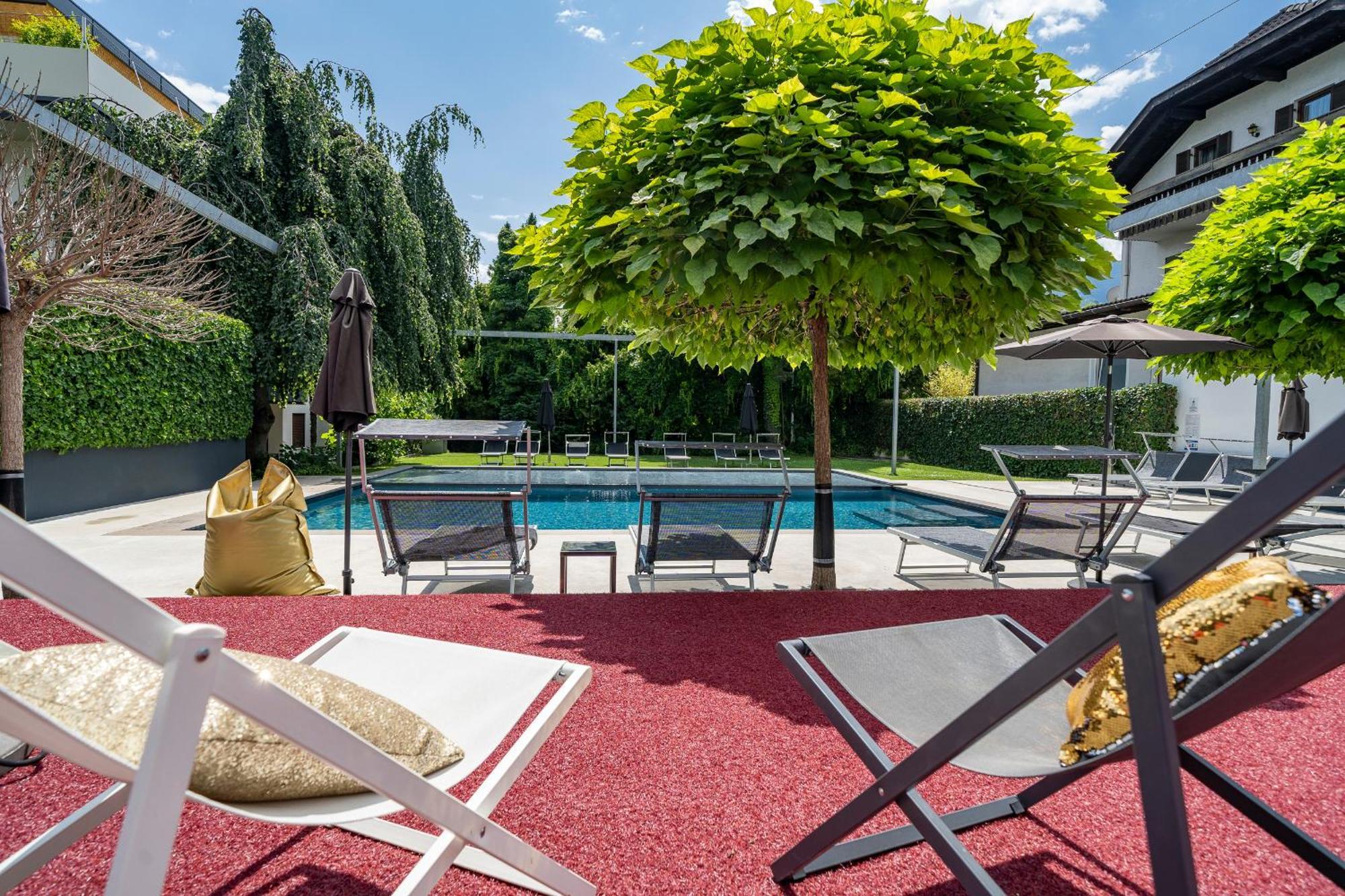 Goldfinger + Suites Lana Ngoại thất bức ảnh