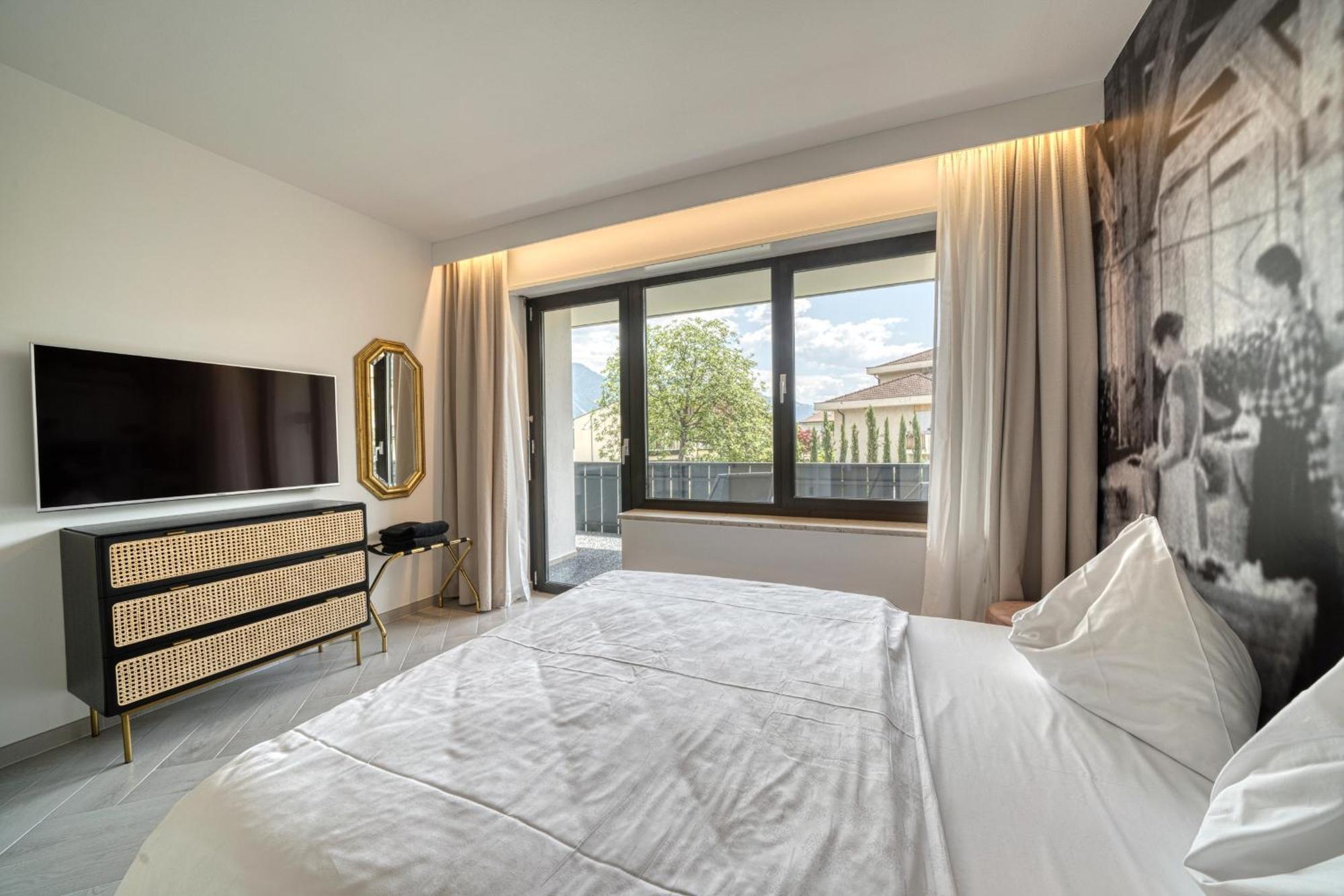 Goldfinger + Suites Lana Ngoại thất bức ảnh