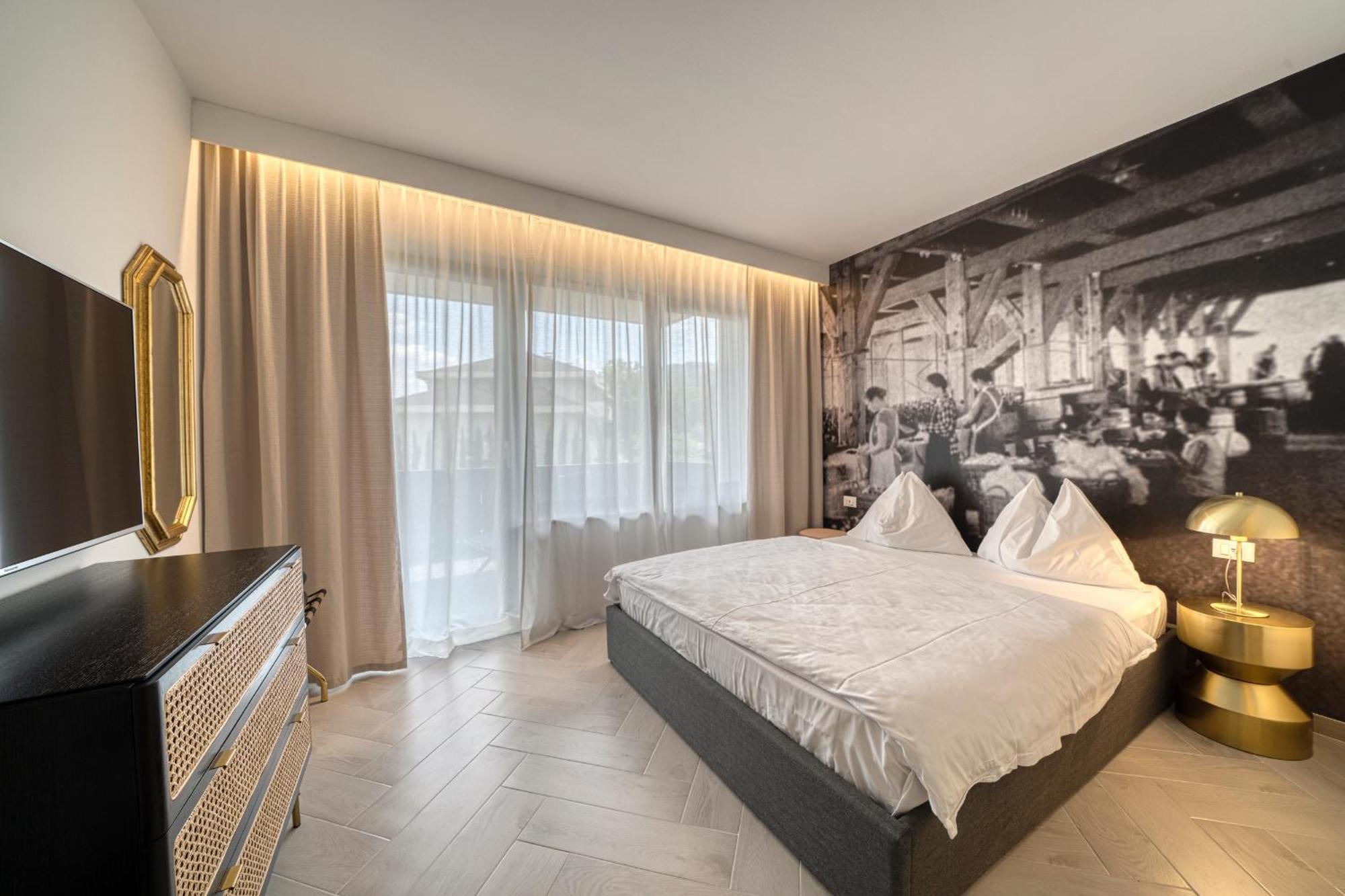 Goldfinger + Suites Lana Ngoại thất bức ảnh