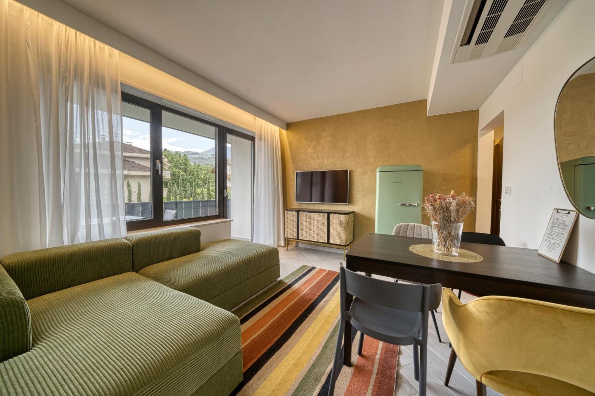 Goldfinger + Suites Lana Ngoại thất bức ảnh
