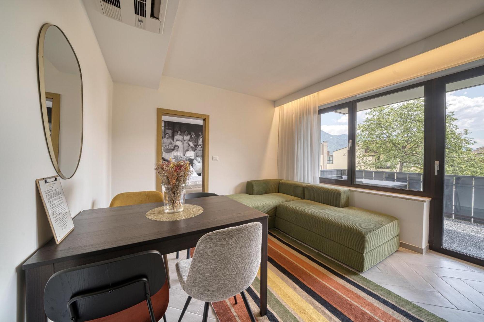Goldfinger + Suites Lana Ngoại thất bức ảnh