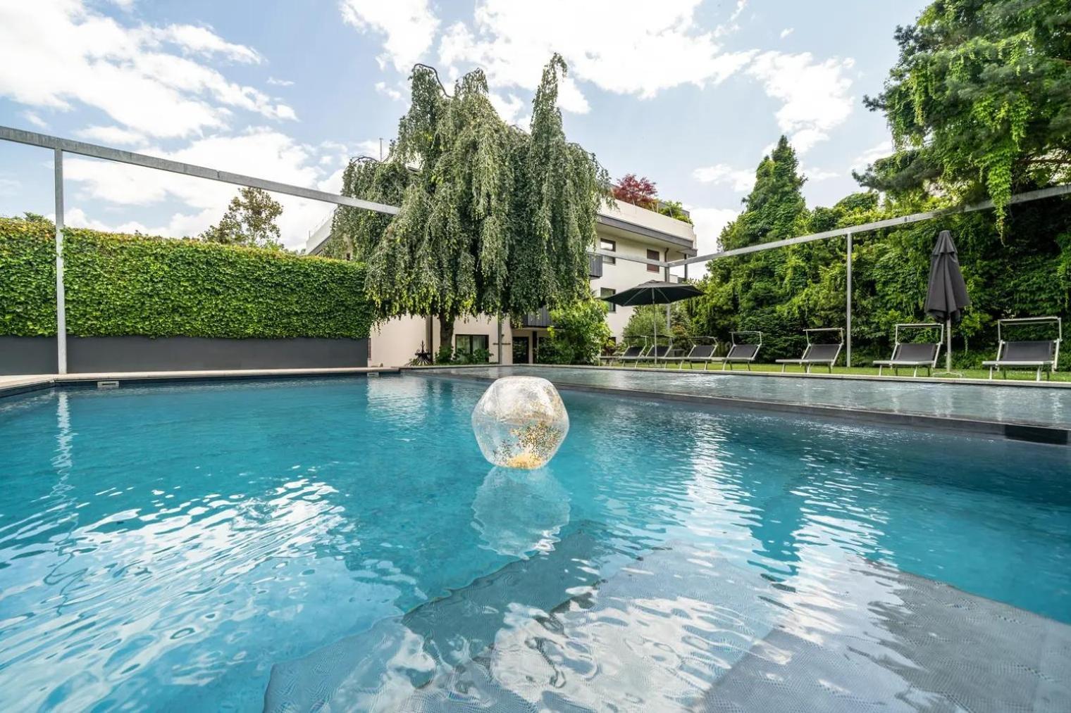 Goldfinger + Suites Lana Ngoại thất bức ảnh
